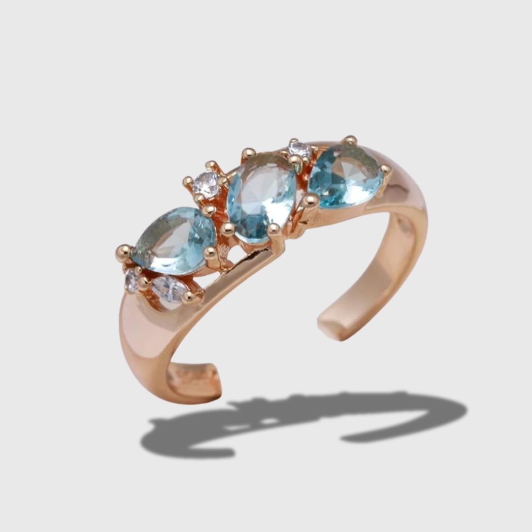 Elegantni vintage prsten od zlata s plavim cirkonom